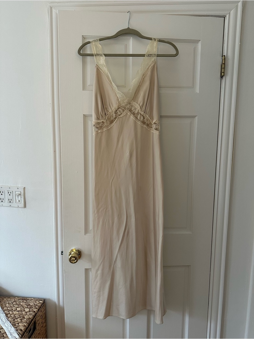 Abercrombie and Fitch - Lace-Trim Slip Dress in Cream